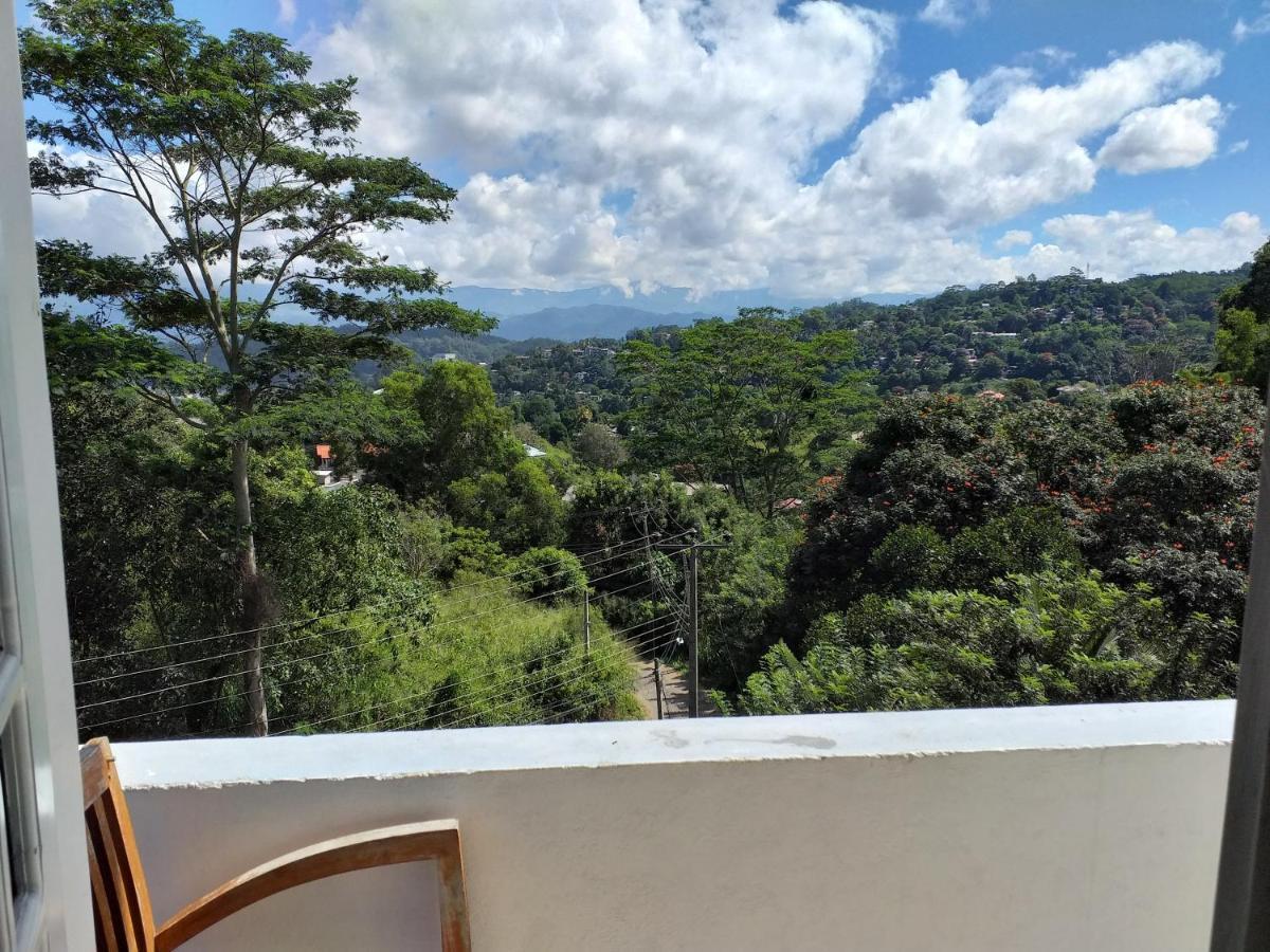 Crown Hills Kandy Inn ภายนอก รูปภาพ
