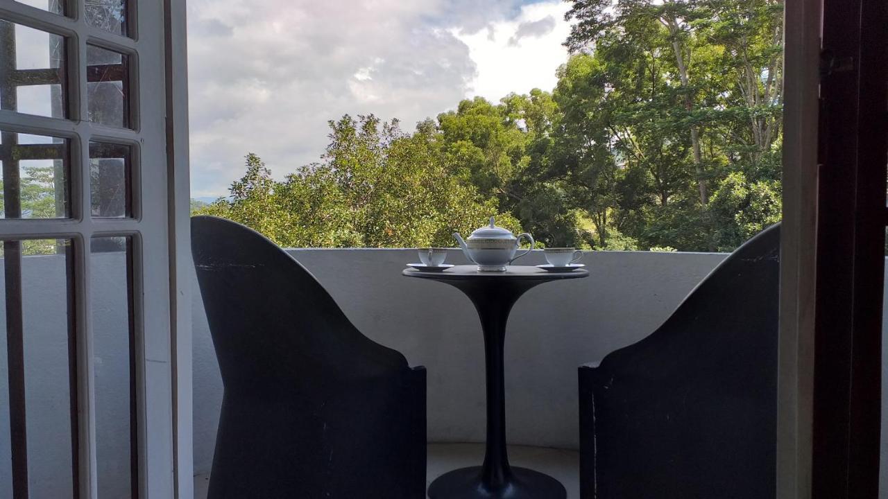 Crown Hills Kandy Inn ภายนอก รูปภาพ