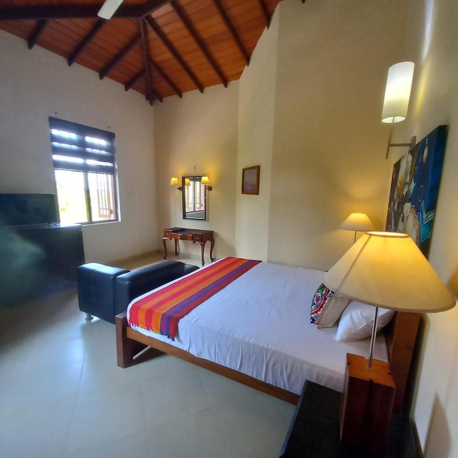 Crown Hills Kandy Inn ภายนอก รูปภาพ