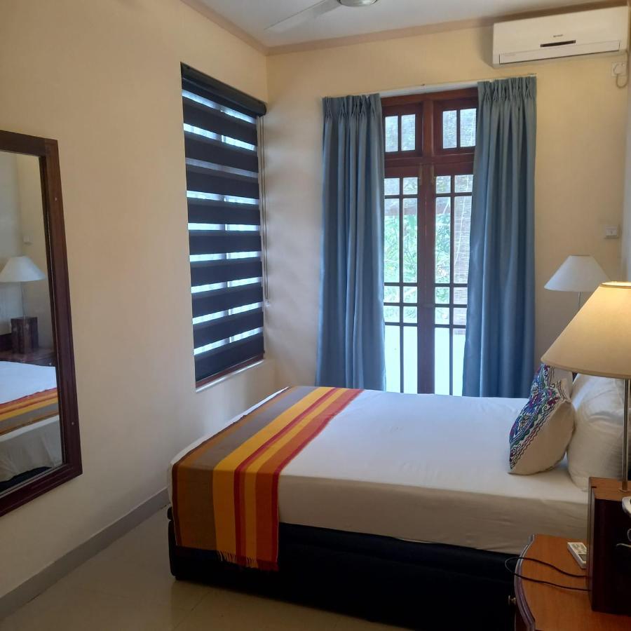 Crown Hills Kandy Inn ภายนอก รูปภาพ