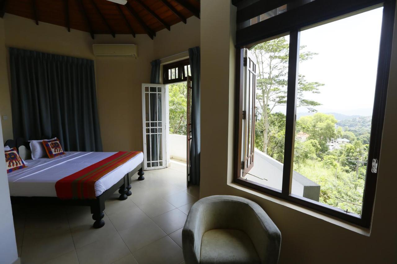 Crown Hills Kandy Inn ภายนอก รูปภาพ