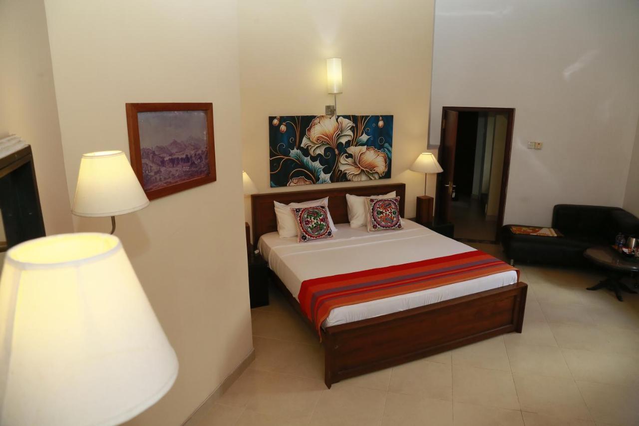 Crown Hills Kandy Inn ภายนอก รูปภาพ
