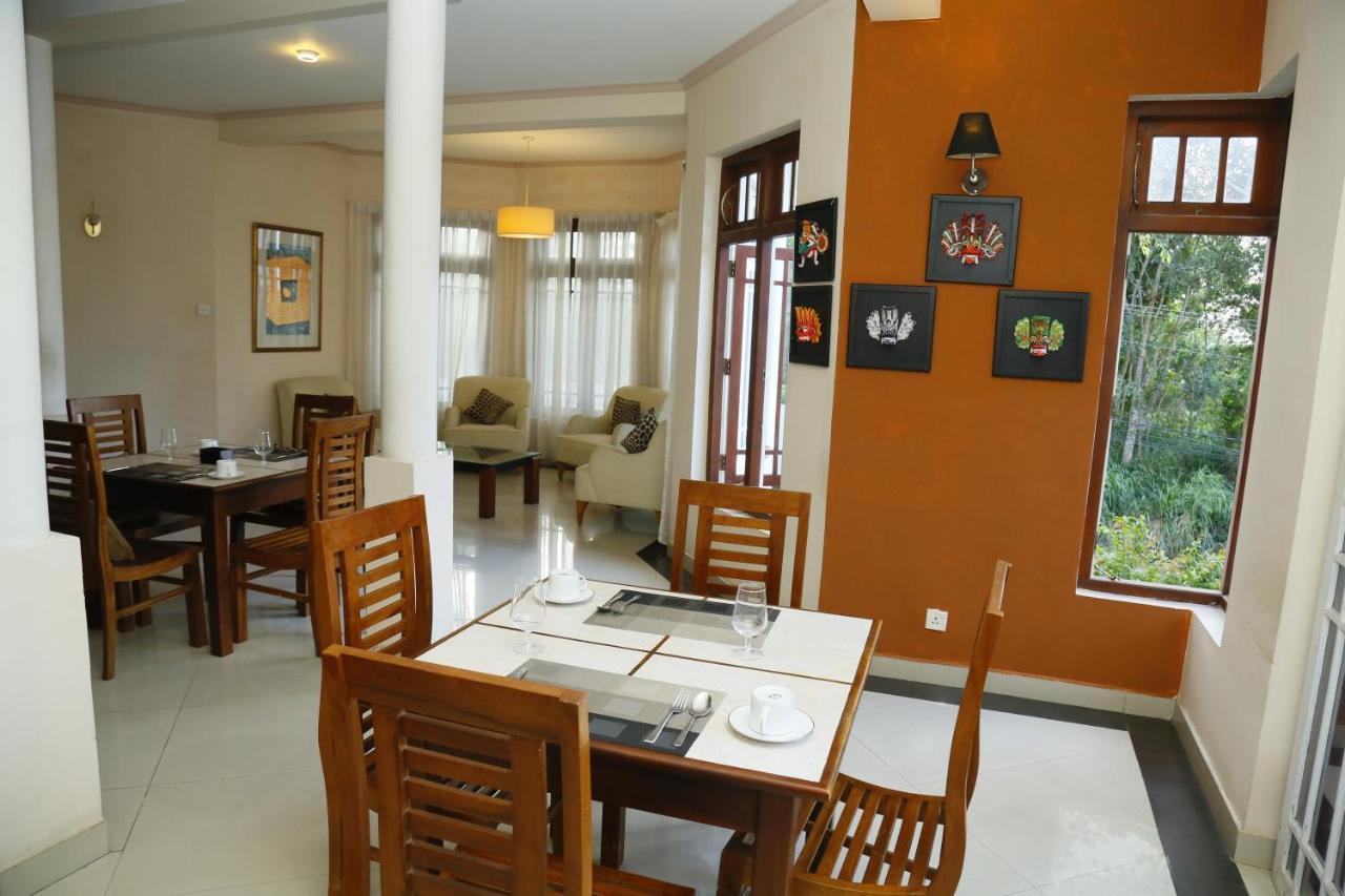 Crown Hills Kandy Inn ภายนอก รูปภาพ