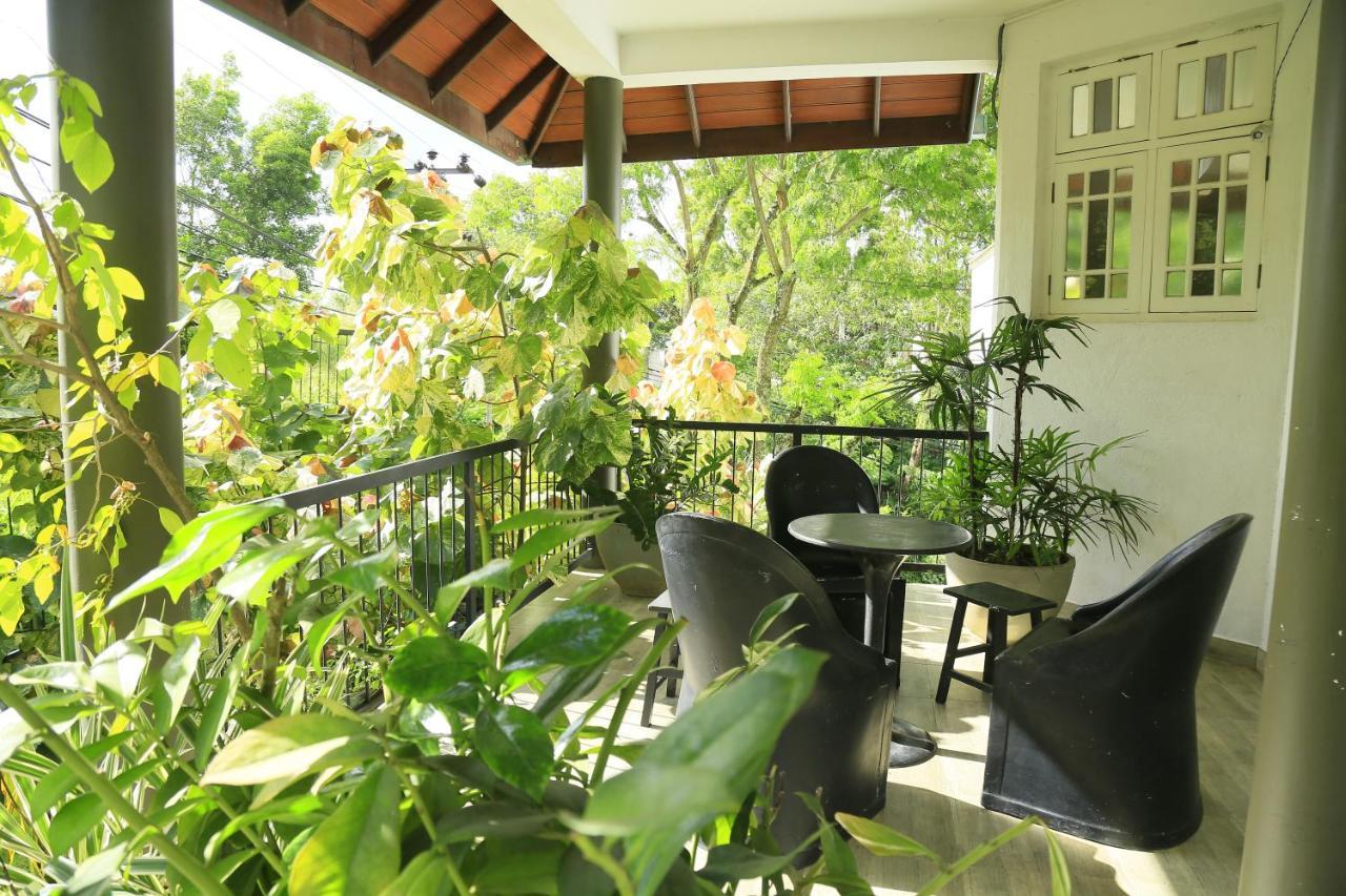 Crown Hills Kandy Inn ภายนอก รูปภาพ