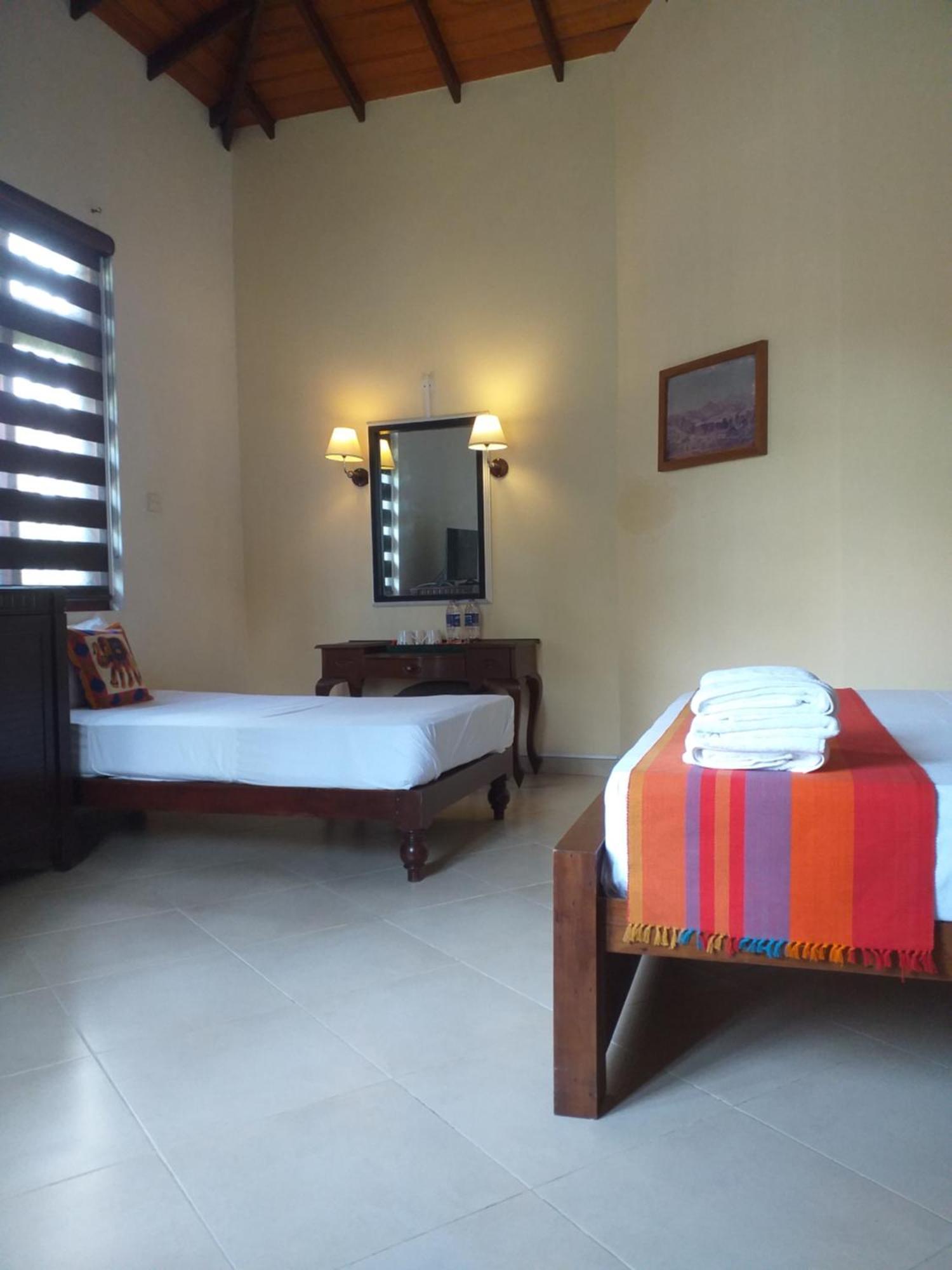 Crown Hills Kandy Inn ภายนอก รูปภาพ