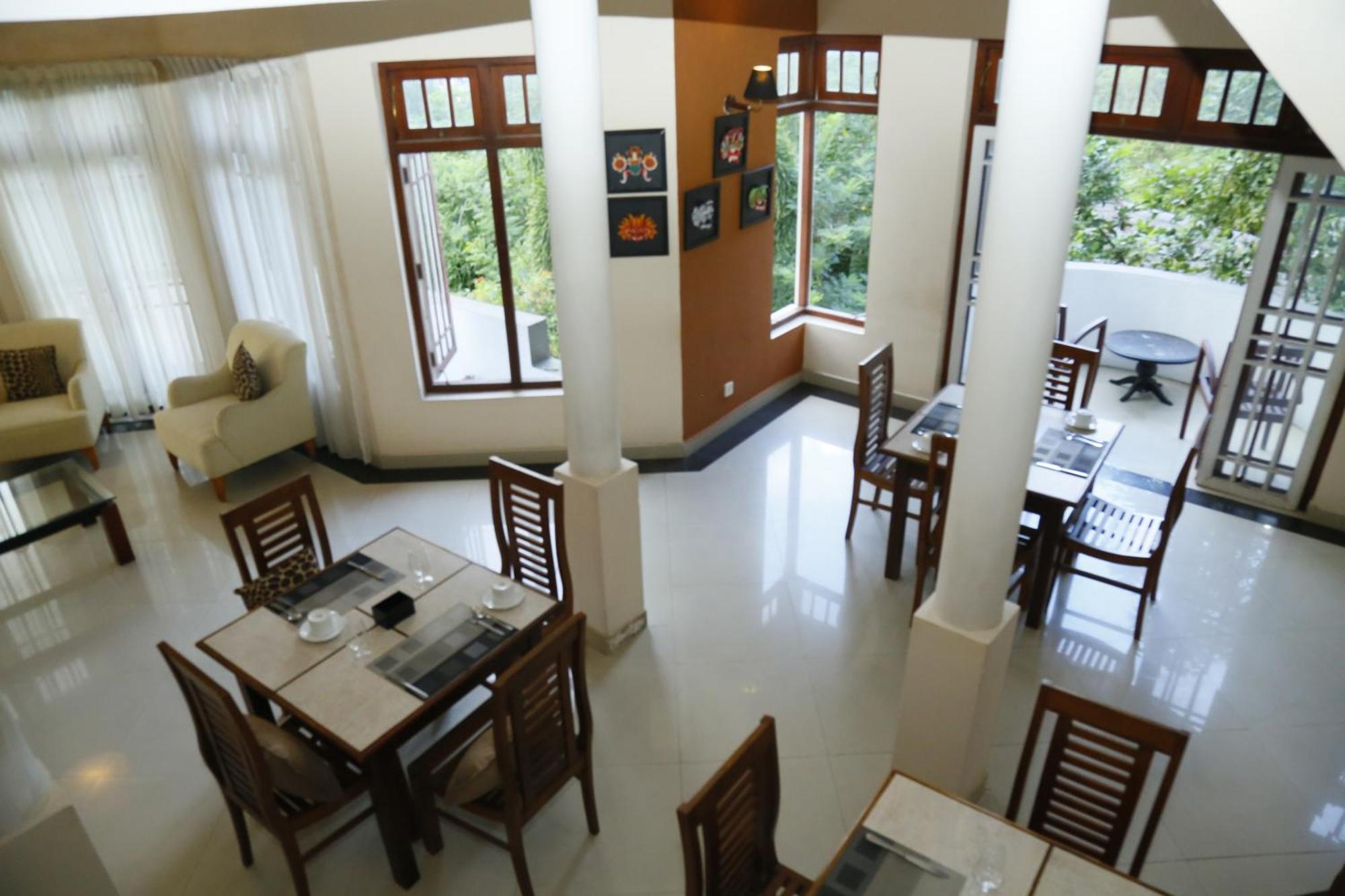 Crown Hills Kandy Inn ภายนอก รูปภาพ