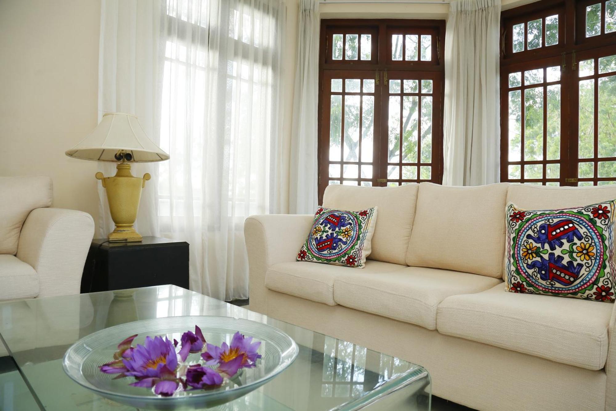 Crown Hills Kandy Inn ภายนอก รูปภาพ