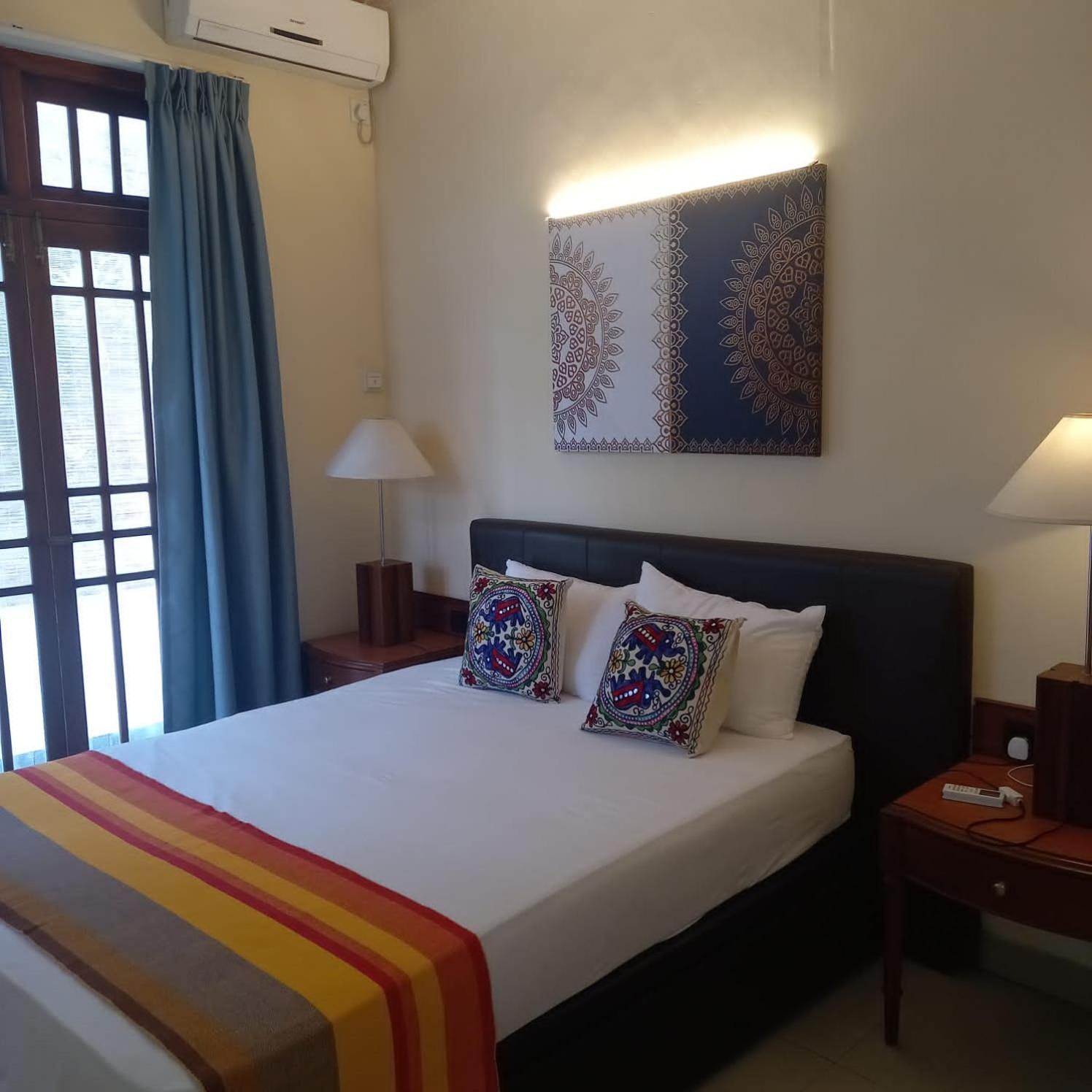 Crown Hills Kandy Inn ภายนอก รูปภาพ