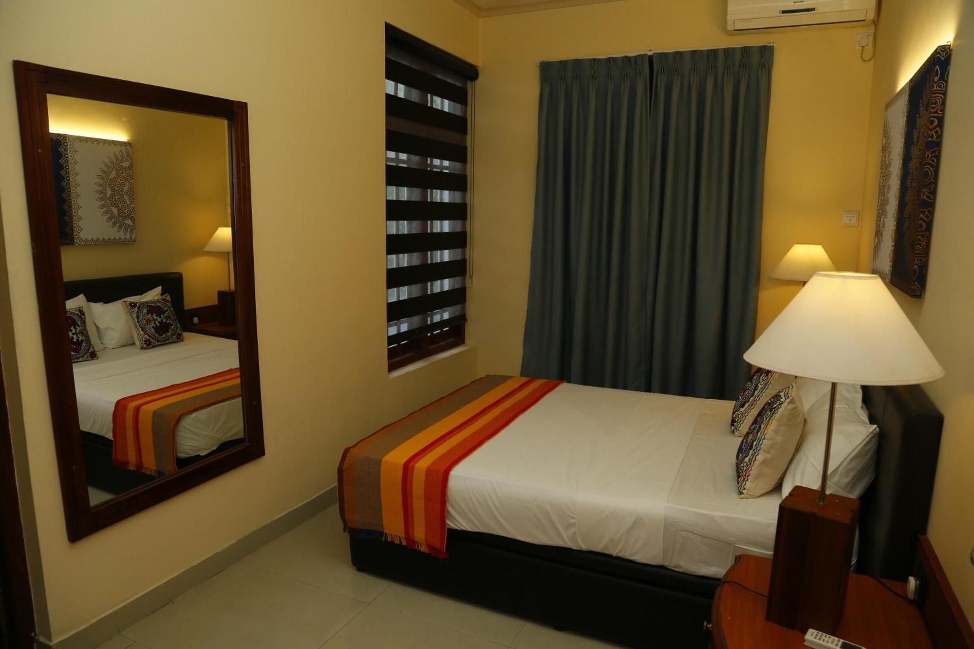 Crown Hills Kandy Inn ภายนอก รูปภาพ